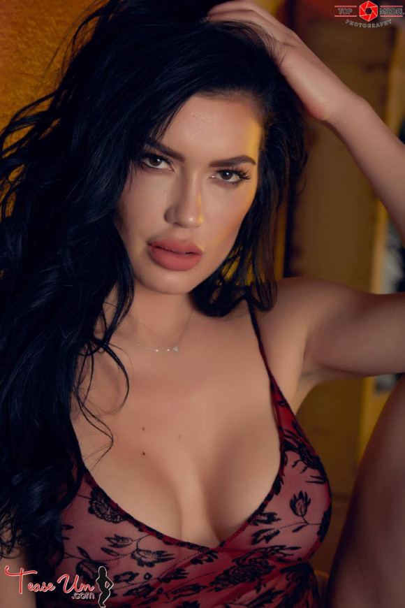 sexy teaseum model cj sparxx topless 