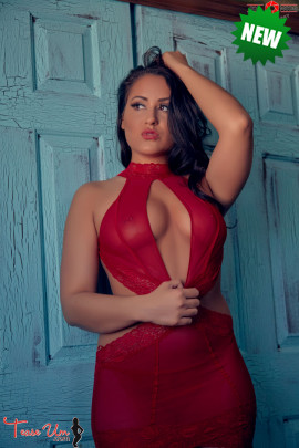 Lauren Want To See Behind The Door 